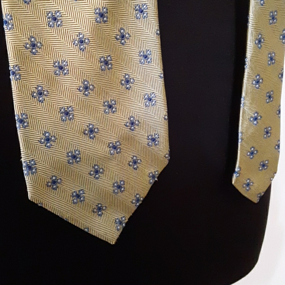 ๐๏ธ Brooks Brothers Necktie - Picture 2 of 5